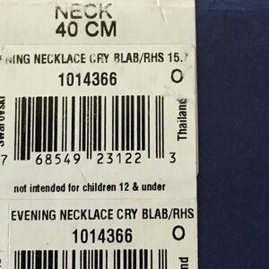 Absolutely gorgeous EXTREMELY RARE retired Swarovski necklace. Length 15.7”